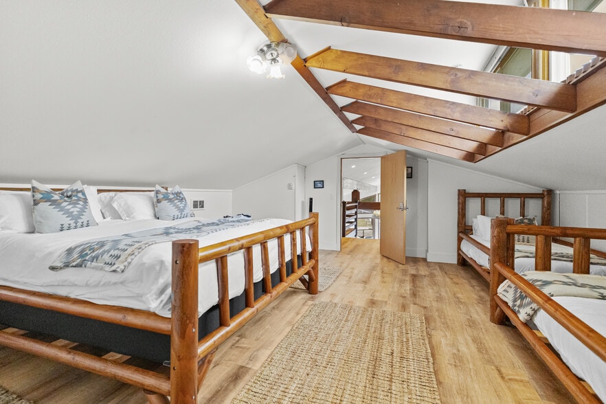 More Photos Of 180 Silver Ridge Ranch Rd, Easton Trailer Camper Park For Sale