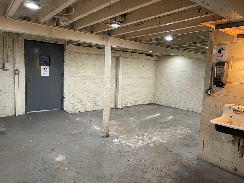 More Photos Of 78-84 Frelinghuysen Ave, Newark Warehouse For Lease