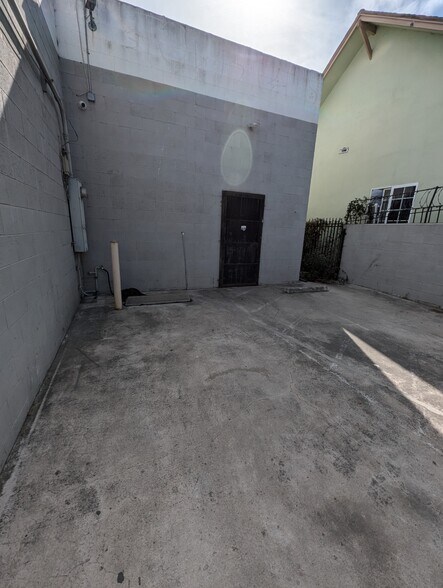 More Photos Of 5501 S Normandie Ave, Los Angeles Supermarket For Sale