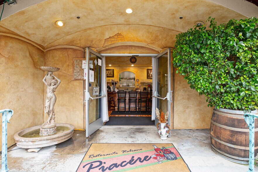 More Photos Of 504 N Cloverdale Blvd, Cloverdale General Retail For Sale