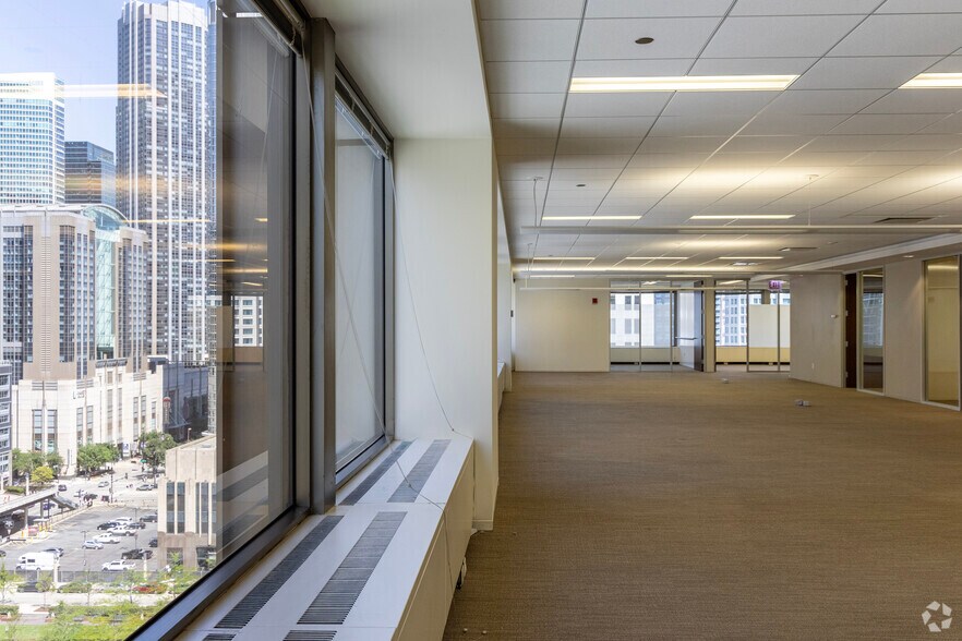 More Photos Of 401 N Michigan Ave, Chicago Office For Lease