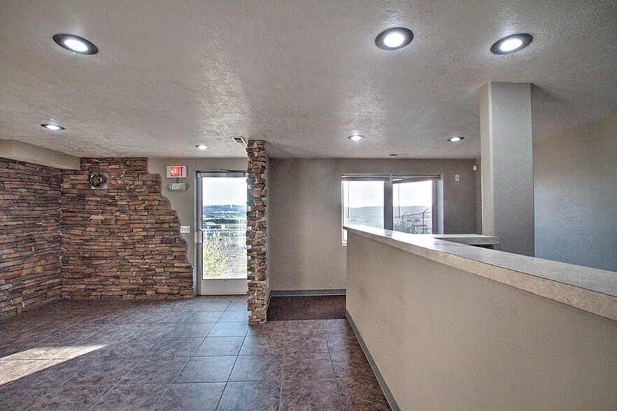 More Photos Of 225 West St, Evanston Light Manufacturing For Sale