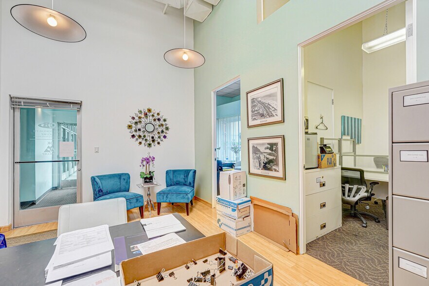More Photos Of 2812-2820 Santa Monica Blvd, Santa Monica Loft Creative Space For Lease