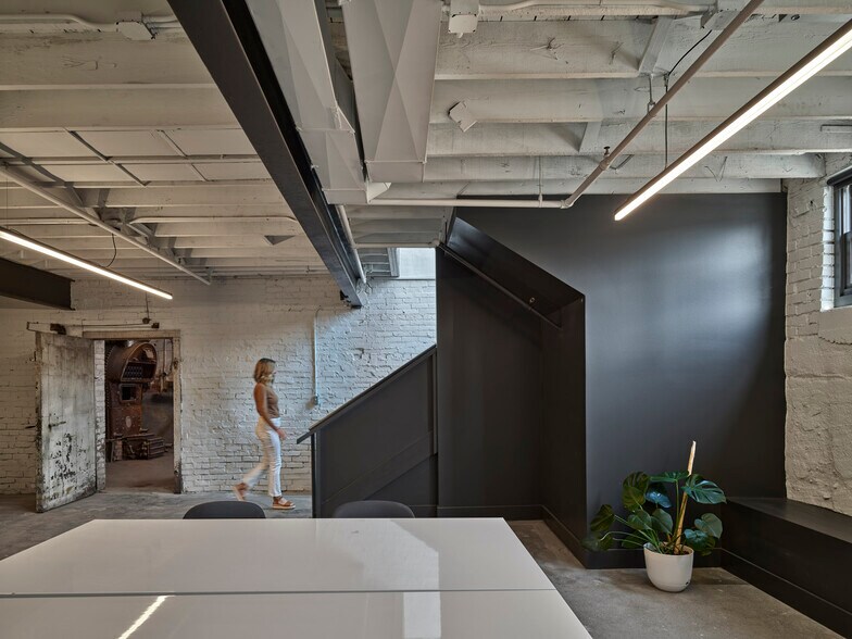 More Photos Of 1201 Keosauqua Way, Des Moines Restaurant For Lease