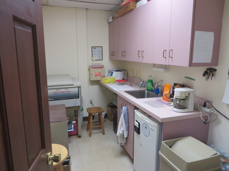 More Photos Of 1130 US Highway 202 S, Raritan Medical For Sale