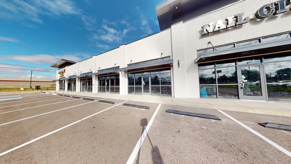 More Photos Of 106 Collier Rd, Clarksville Storefront Retail Office For Lease