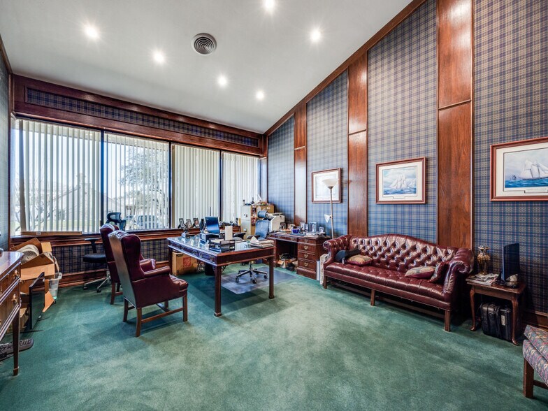 More Photos Of 1595 N Central Expy, Richardson Office Residential For Sale