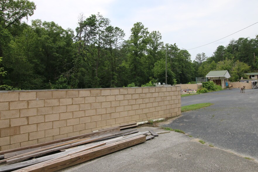 More Photos Of 11251 Highway 90, Parkers Lake Hotel For Sale