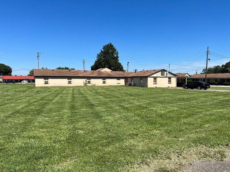 More Photos Of 1560 E 10th St, Jeffersonville Hotel For Sale