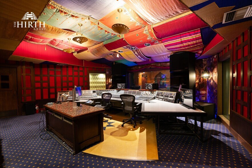 More Photos Of 11128 Weddington St, North Hollywood Movie Radio TVStudio For Sale