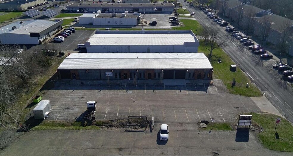 More Photos Of 1703 Candletree Dr, Peoria Warehouse For Lease