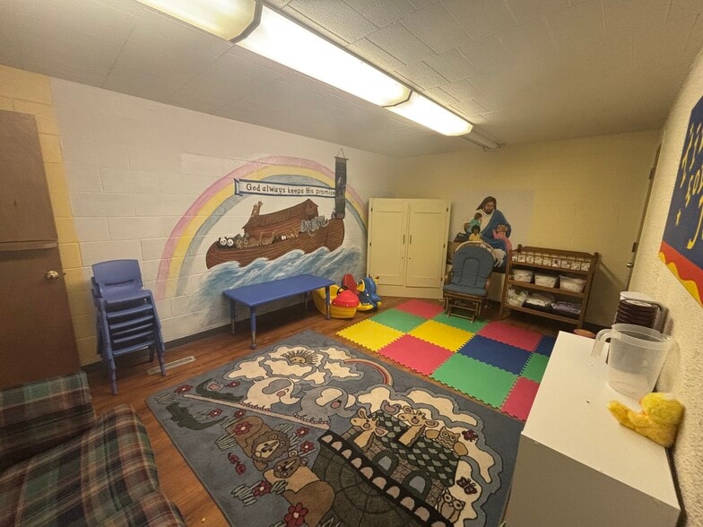 More Photos Of 961 E Maple St, Holly Religious Facility For Sale