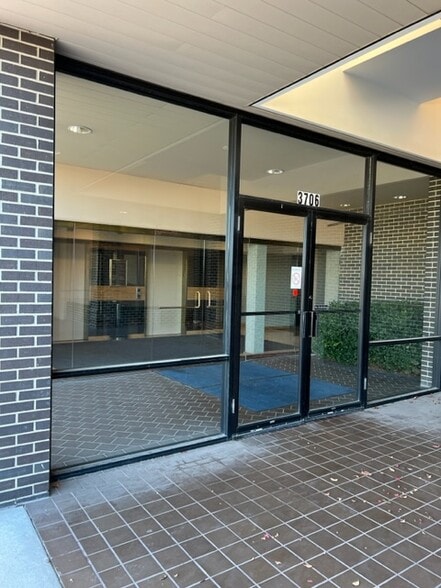 More Photos Of 3706 SW Topeka Blvd, Topeka Office For Sale