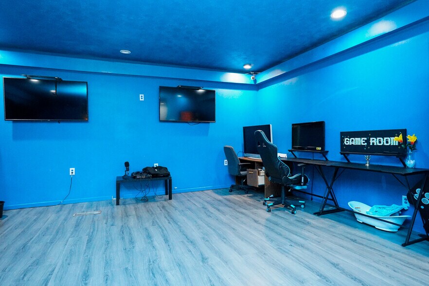 More Photos Of 3017-3019 Belmont Ave, Youngstown Office For Sale