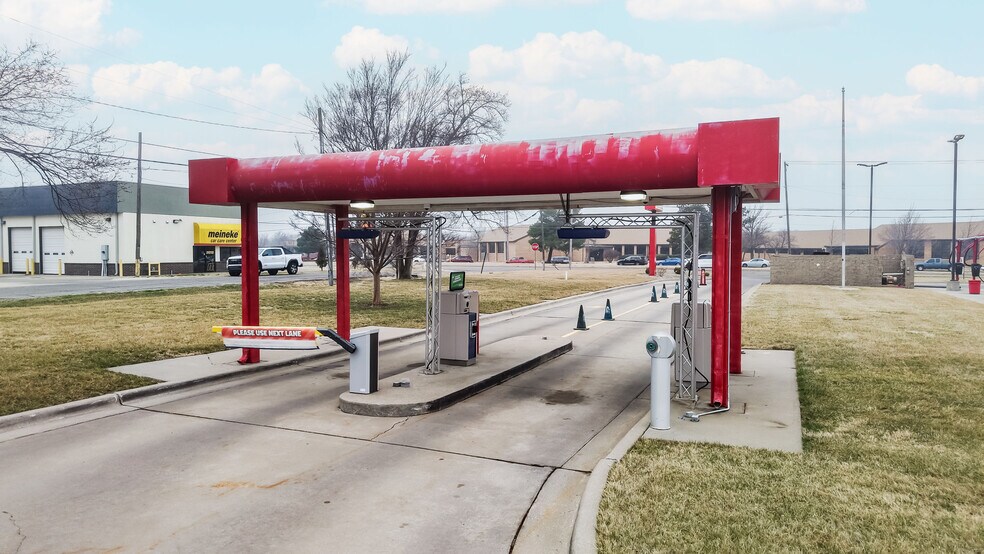 More Photos Of 700 N Webb Rd, Wichita Carwash For Sale