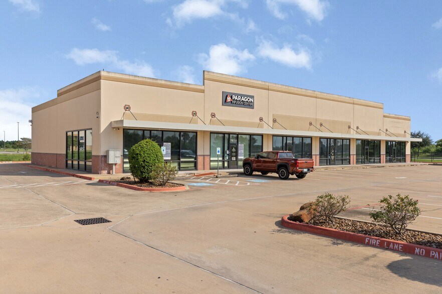 Primary Photo Of 780 Clear Lake City Blvd, Webster Freestanding For Lease