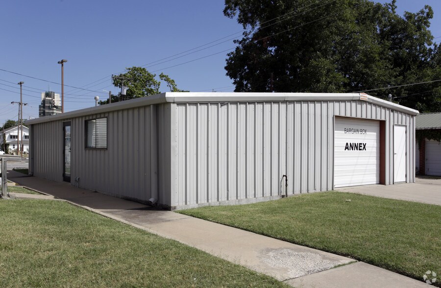 More Photos Of 822 S Johnstone Ave, Bartlesville Freestanding For Sale