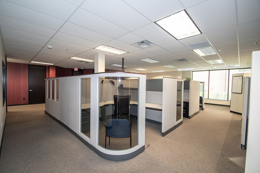 More Photos Of 9002 Purdue Rd, Indianapolis Office For Lease