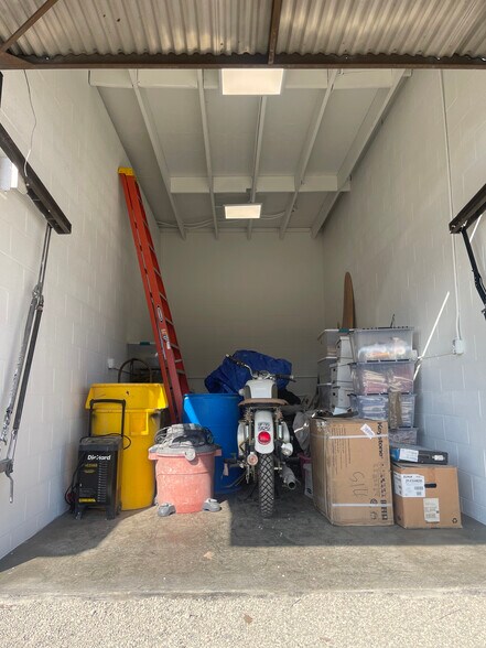 More Photos Of 13123 W Washington Blvd, Los Angeles Showroom For Lease