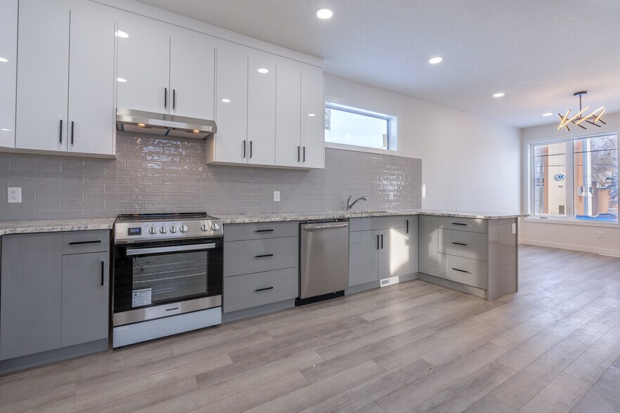 More Photos Of 10446 142 St NW, Edmonton Apartments For Sale