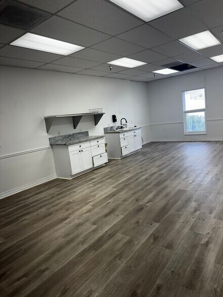 More Photos Of 9414-9488 Union Sq, Sandy Unknown For Lease