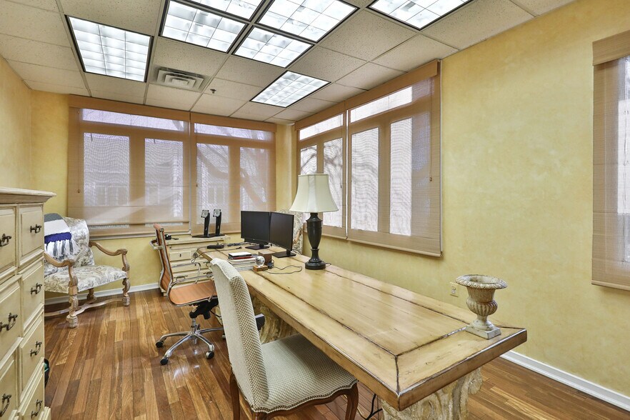 More Photos Of 400-415 Executive Dr, Langhorne Medical For Lease