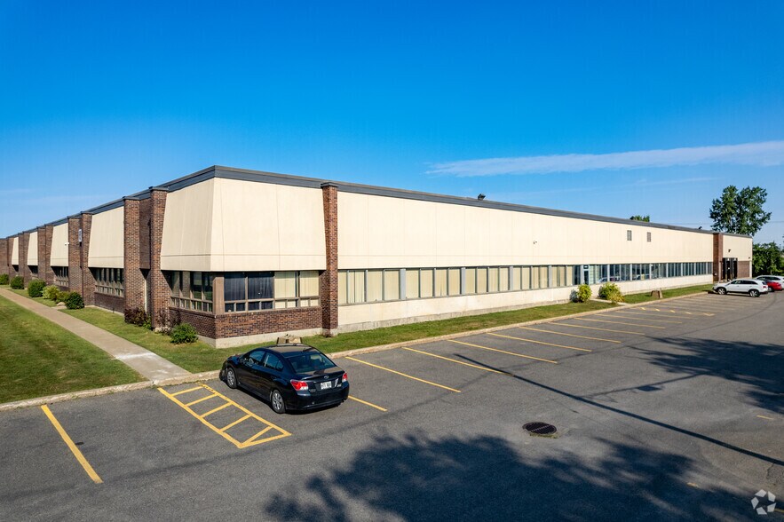 More Photos Of 16791-16821 Boul Hymus, Kirkland Warehouse For Lease