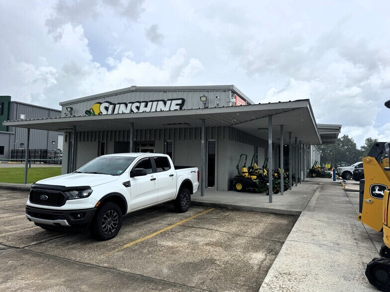 More Photos Of 12137 Airline Hwy, Baton Rouge Showroom For Lease