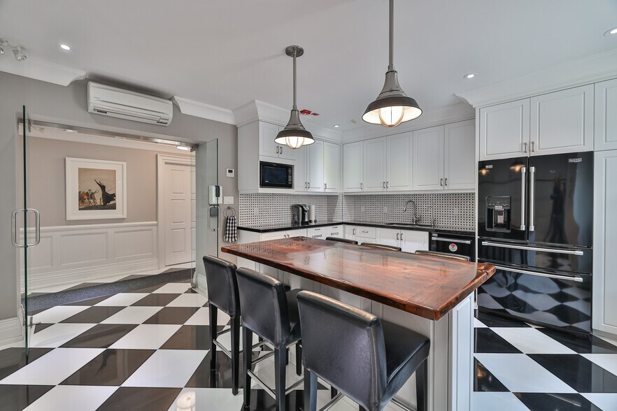 More Photos Of 60 Bedford Rd, Toronto Office For Sale