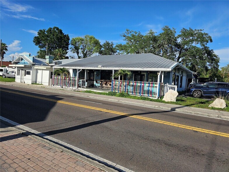 More Photos Of 606 N Pinellas Ave, Tarpon Springs Restaurant For Sale