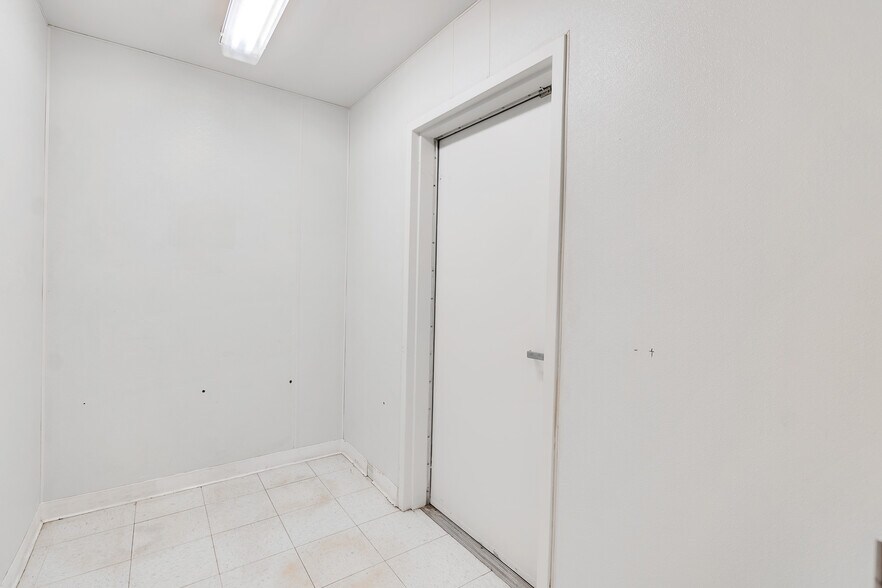 More Photos Of 222 I St, Los Banos Office For Lease