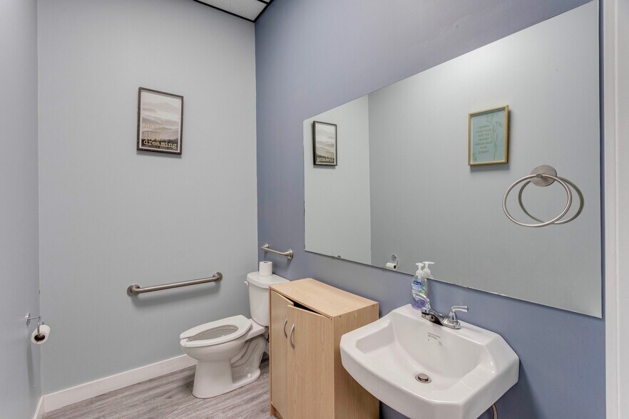 More Photos Of 3739 8 Ave SW, Edmonton Storefront For Sale