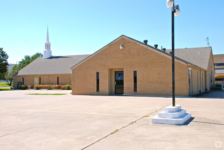 More Photos Of 2111 Skyline Dr, Mesquite Religious Facility For Sale