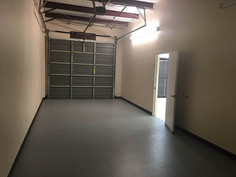 More Photos Of 12455 Westpark Dr, Houston Self Storage For Lease
