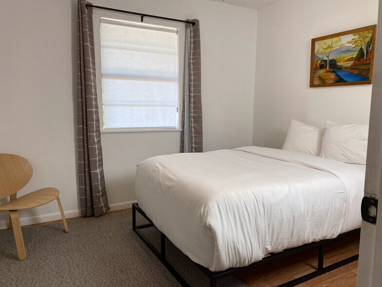 More Photos Of 2044 E Van Buren, Eureka Springs Hotel For Sale