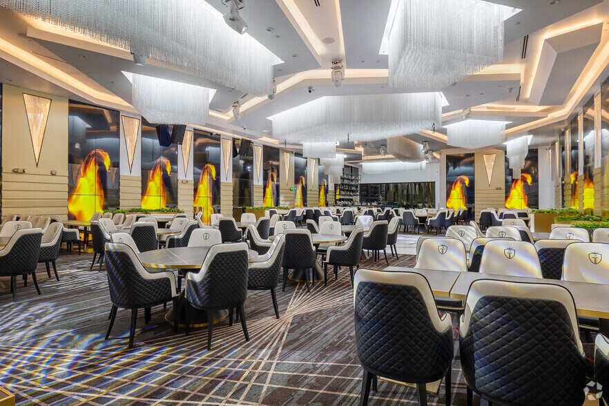 More Photos Of 11150 Ventura Blvd, Studio City Restaurant For Sale