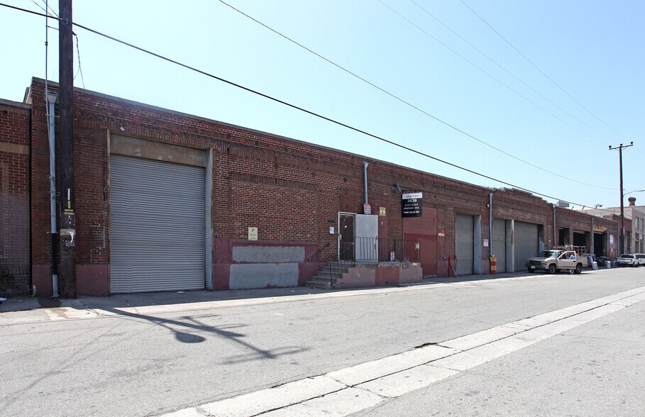 Primary Photo Of 930 E 61st St, Los Angeles Warehouse For Lease
