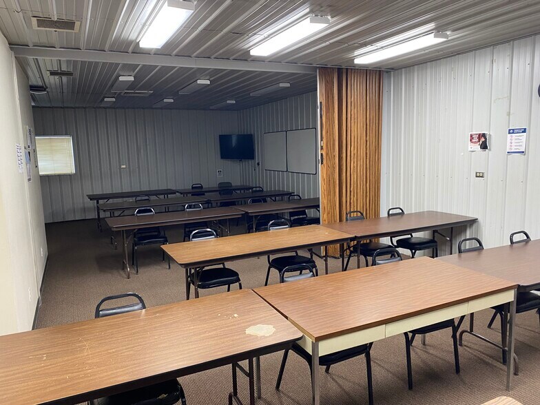 More Photos Of 6930 SR 67 Hwy, Muncie Light Distribution For Sale