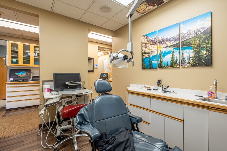 More Photos Of 950 N York Rd, Hinsdale Medical For Sale