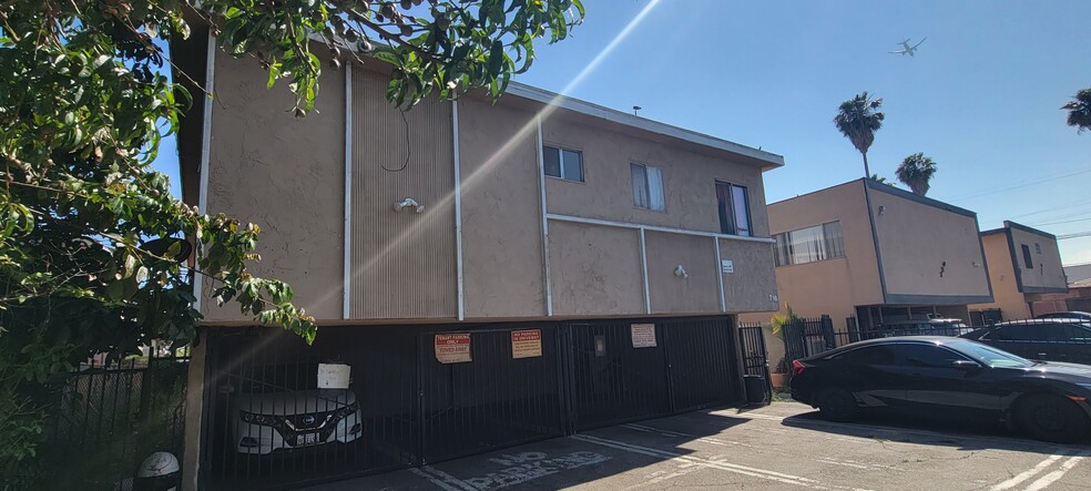 Primary Photo Of 716 W 81st St, Los Angeles Apartments For Sale