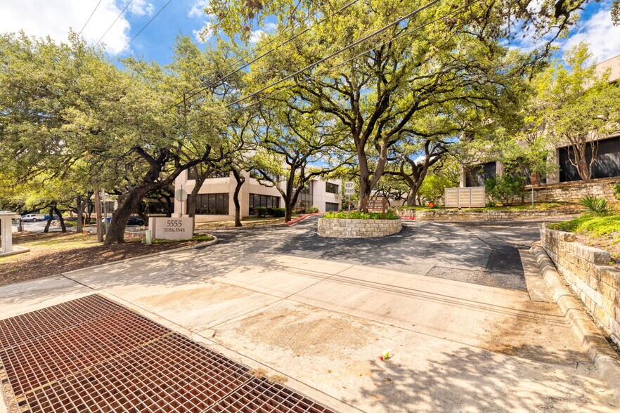 More Photos Of 5545 Fredericksburg Rd, San Antonio Office For Sale