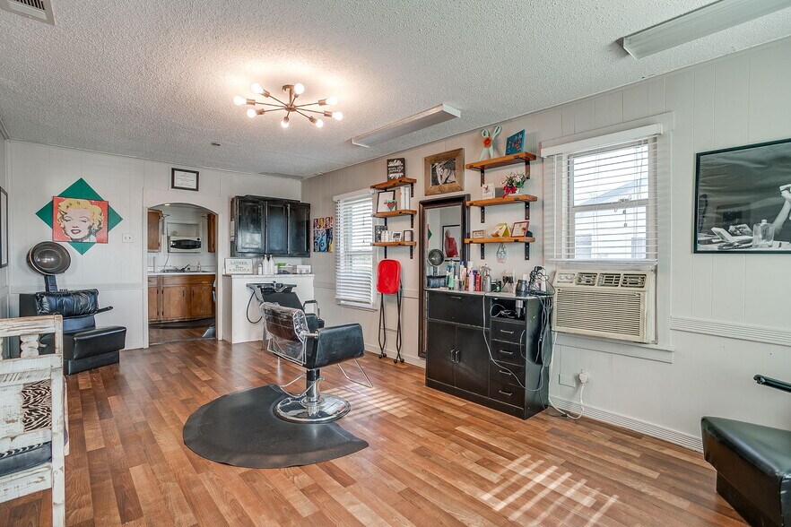 More Photos Of 1504 Bus Rte 1187, Crowley Freestanding For Sale