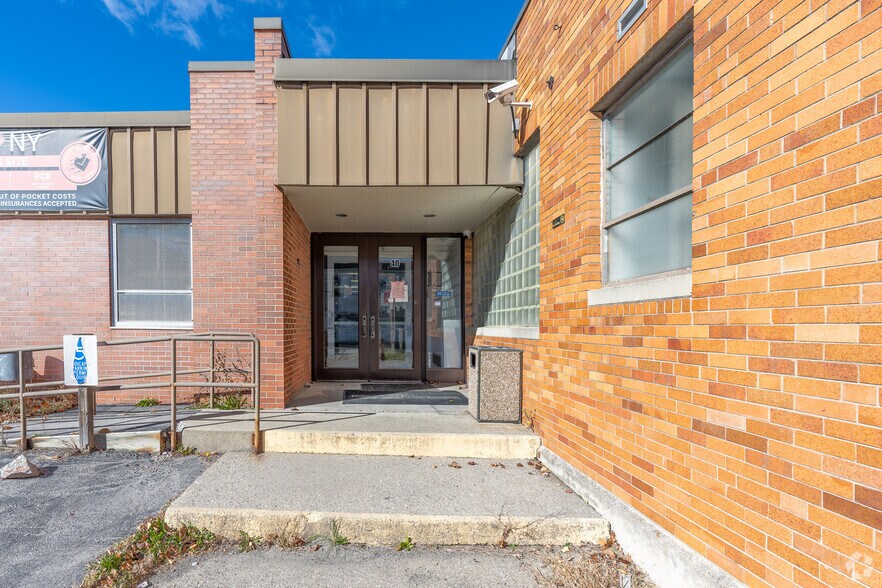 More Photos Of 40 Mulberry St, Middletown Flex For Sale