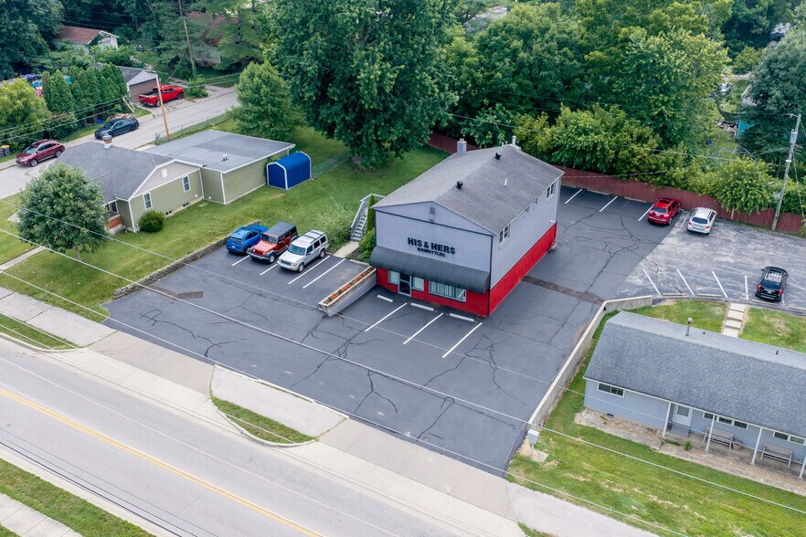 More Photos Of 2312 S Rogers St, Bloomington Freestanding For Sale