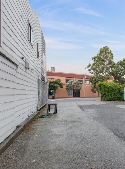 More Photos Of 575 10th St, San Francisco Warehouse For Sale