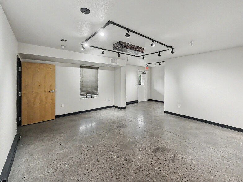More Photos Of 21 Bisbee Ct, Santa Fe Warehouse For Lease