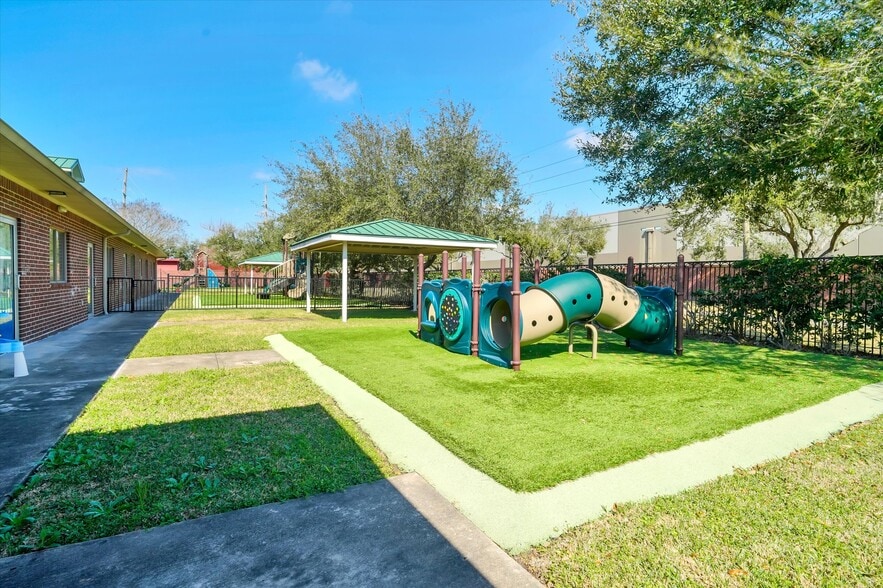 More Photos Of 20417 S University Blvd, Missouri City Schools For Lease