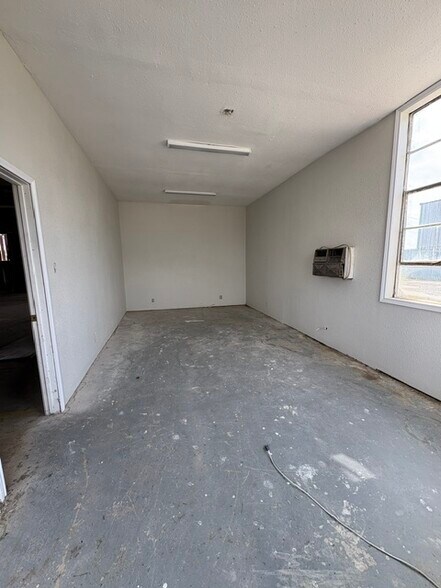 More Photos Of 1500 Simmons Ave, Jourdanton Warehouse For Sale