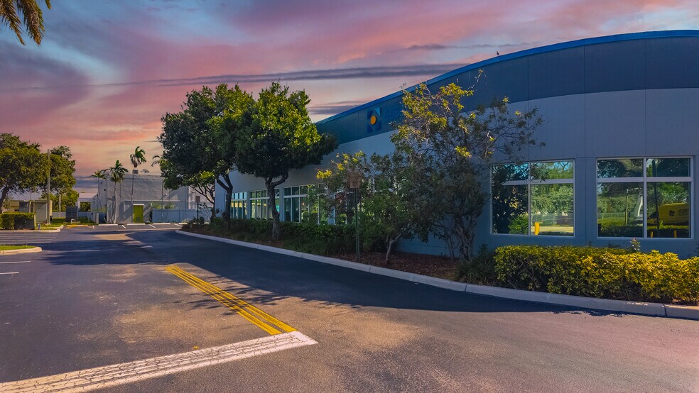 More Photos Of 5555 Anglers Ave, Fort Lauderdale Office For Lease