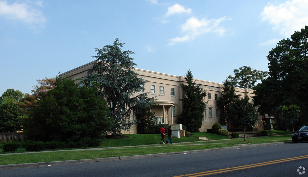 More Photos Of 199 Broad St, Bloomfield Medical For Lease